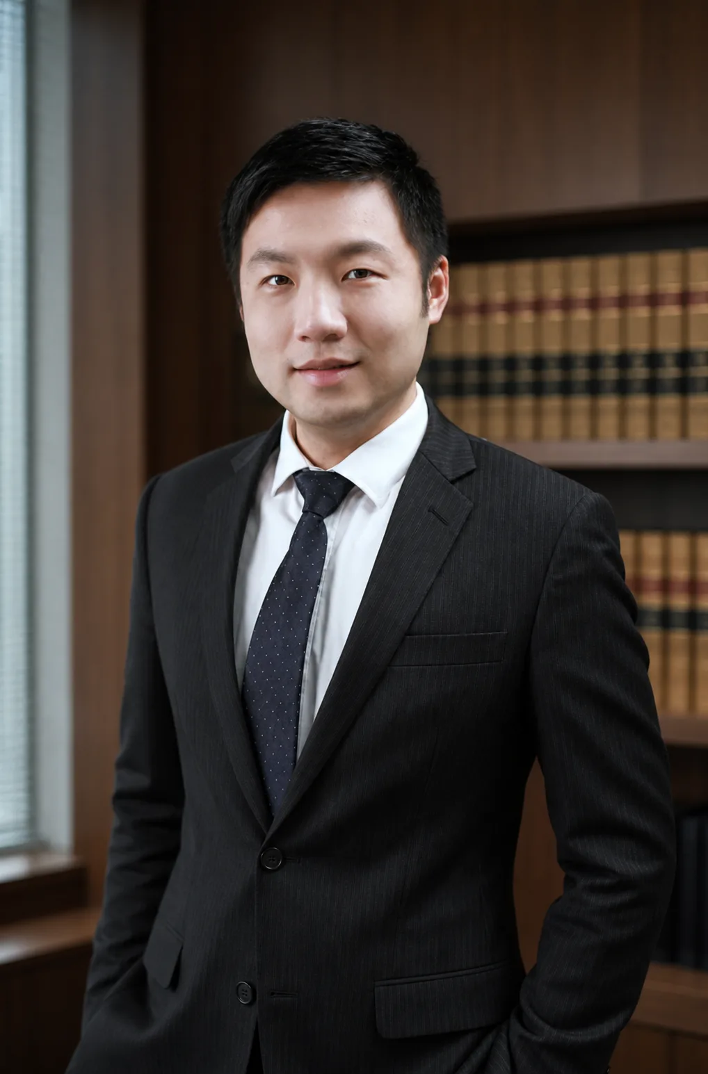 汤容滨律师专业形象照